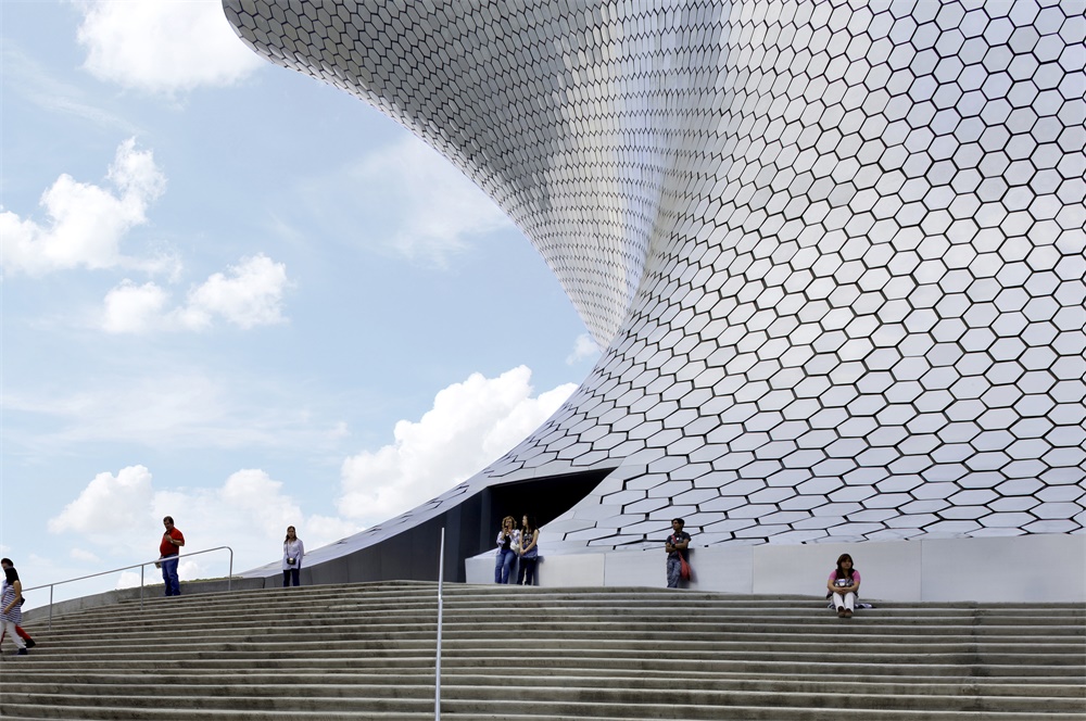 The exterior design of the Somaya Museum