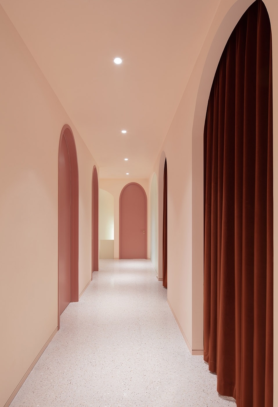 The corridor design of Narcissus Beauty Chain Store